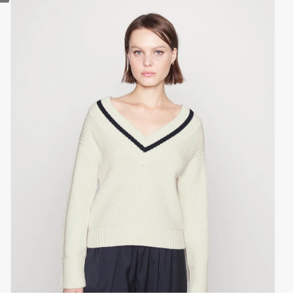 A&F NWOT V-neck sweater